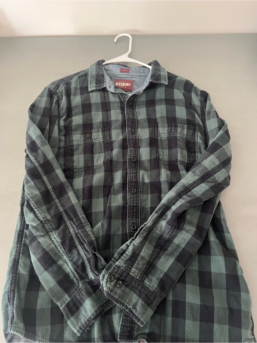 Alesbury Men's Green and Black Plaid Button-Up Shirt